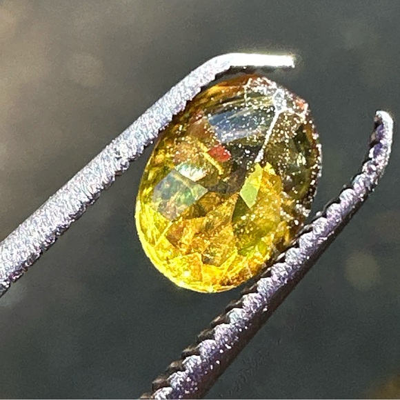 Chrome Green (Sphene) 0.80 CT’s Attractive piece - Picture 6 of 17